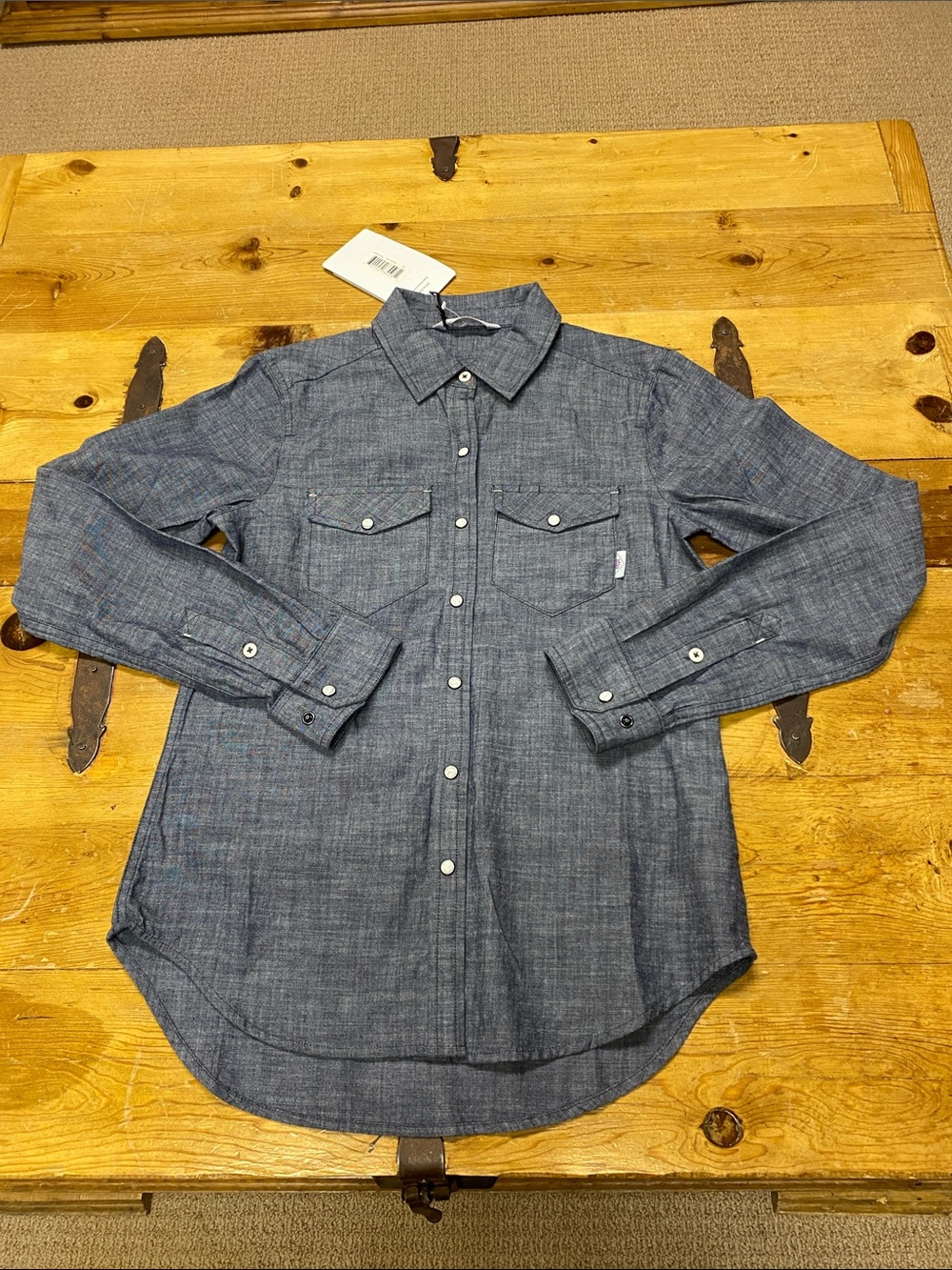 Stio Women’s Long-Sleeve Chambray Shirt dark blue.  XS.